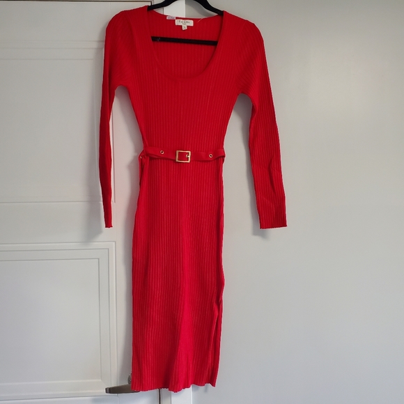 Red dress - Picture 1 of 7